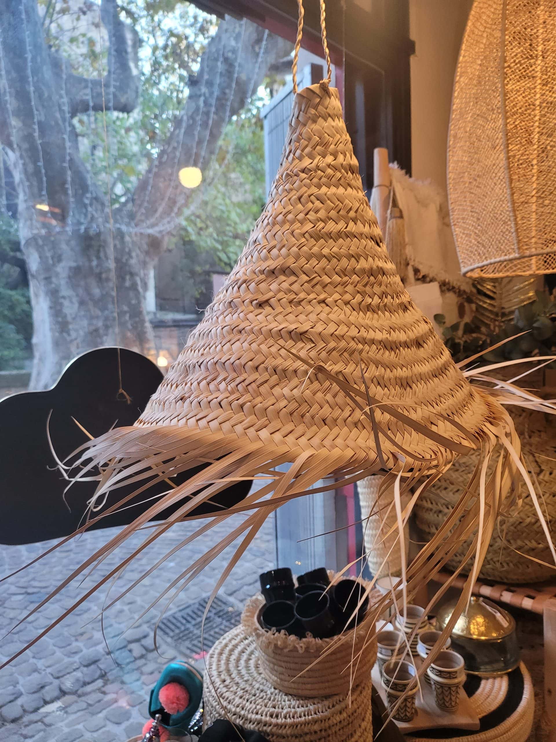 Suspension conique en fibres de palmier Ibeldi Souk luminaire artisanal marocain