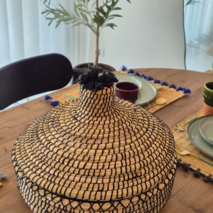 Corbeille tressée - feuille de palmier (noir & naturel)