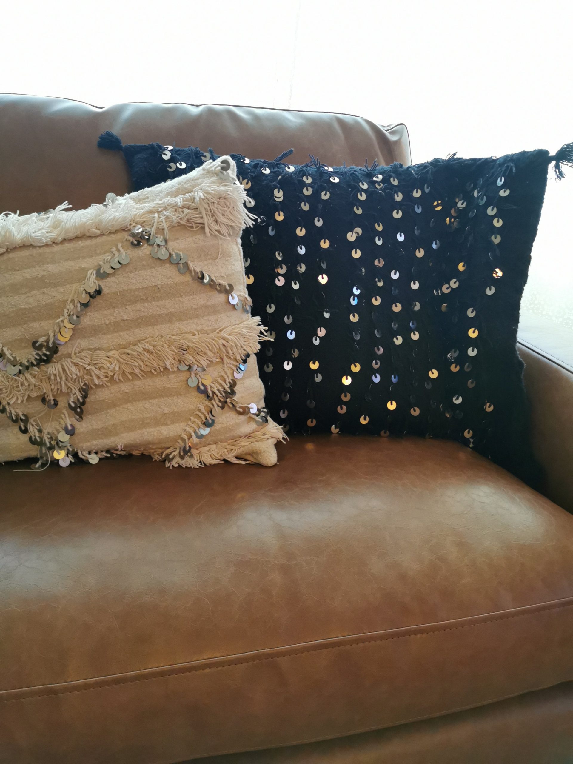 Housse de coussin Handira - sequins noirs – Image 2