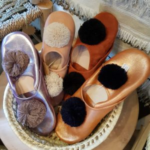 Babouches Traditionnelles Marocaines Fait Main – Cuir & Daim