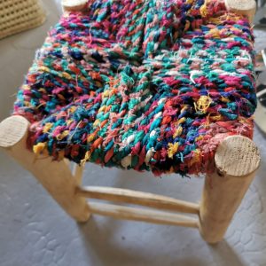 Tabouret Boucherouite artisanal - bois d’eucalyptus