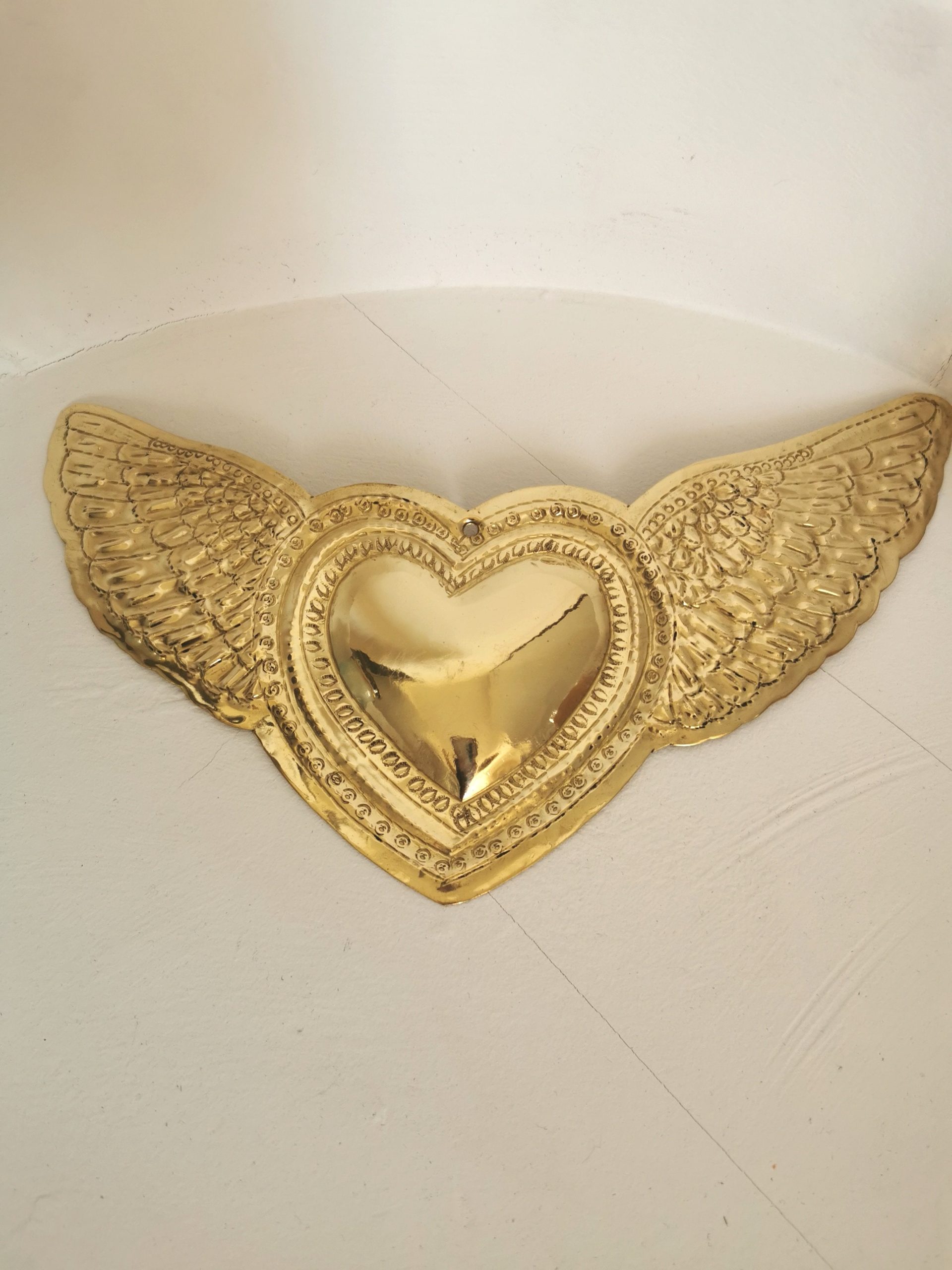 cœur ailé en laiton artisanal marocain Ibeldi Souk décoration murale dorée