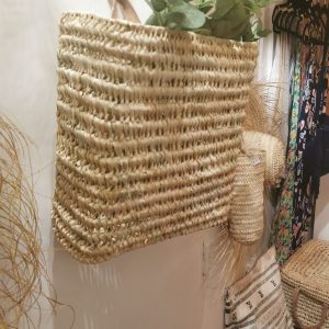 panier suspendu en paille et cuir artisanal marocain Ibeldi Souk
