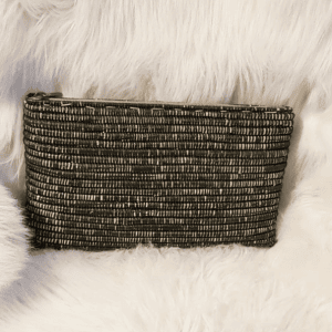 Pochette artisanale - raphia noir & naturel