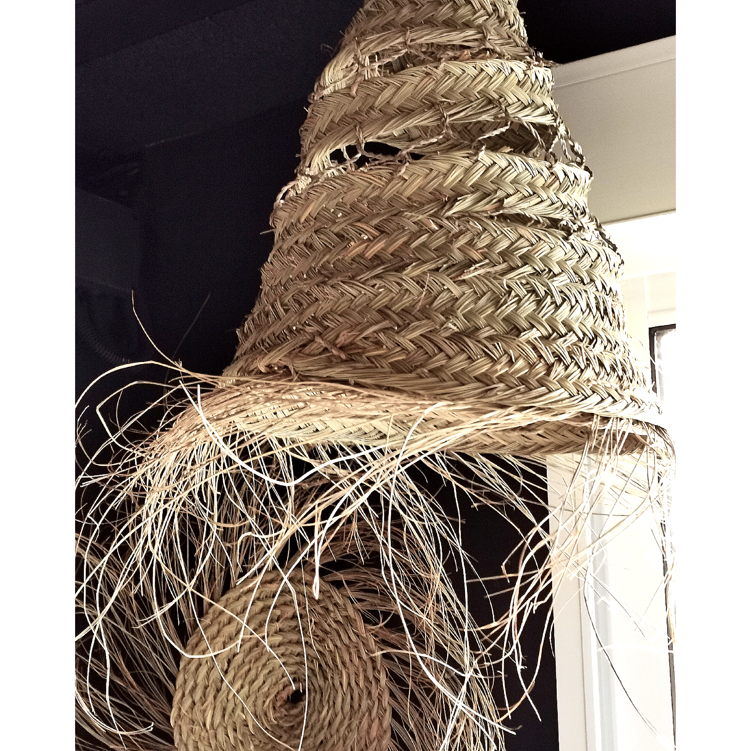 suspension en doum conique semi-ajourée artisanale marocaine Ibeldi Souk