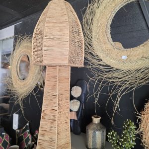 Lampe Zahra en fibre naturelle tressée Ibeldi Souk luminaire artisanal marocain