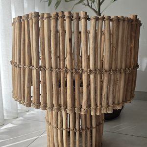 Lampe artisanale en bois naturel – 53 cm, fabrication marocaine en bois tressé