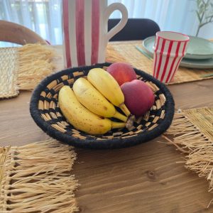 Corbeille tressée - feuille de palmier (noir & naturel)