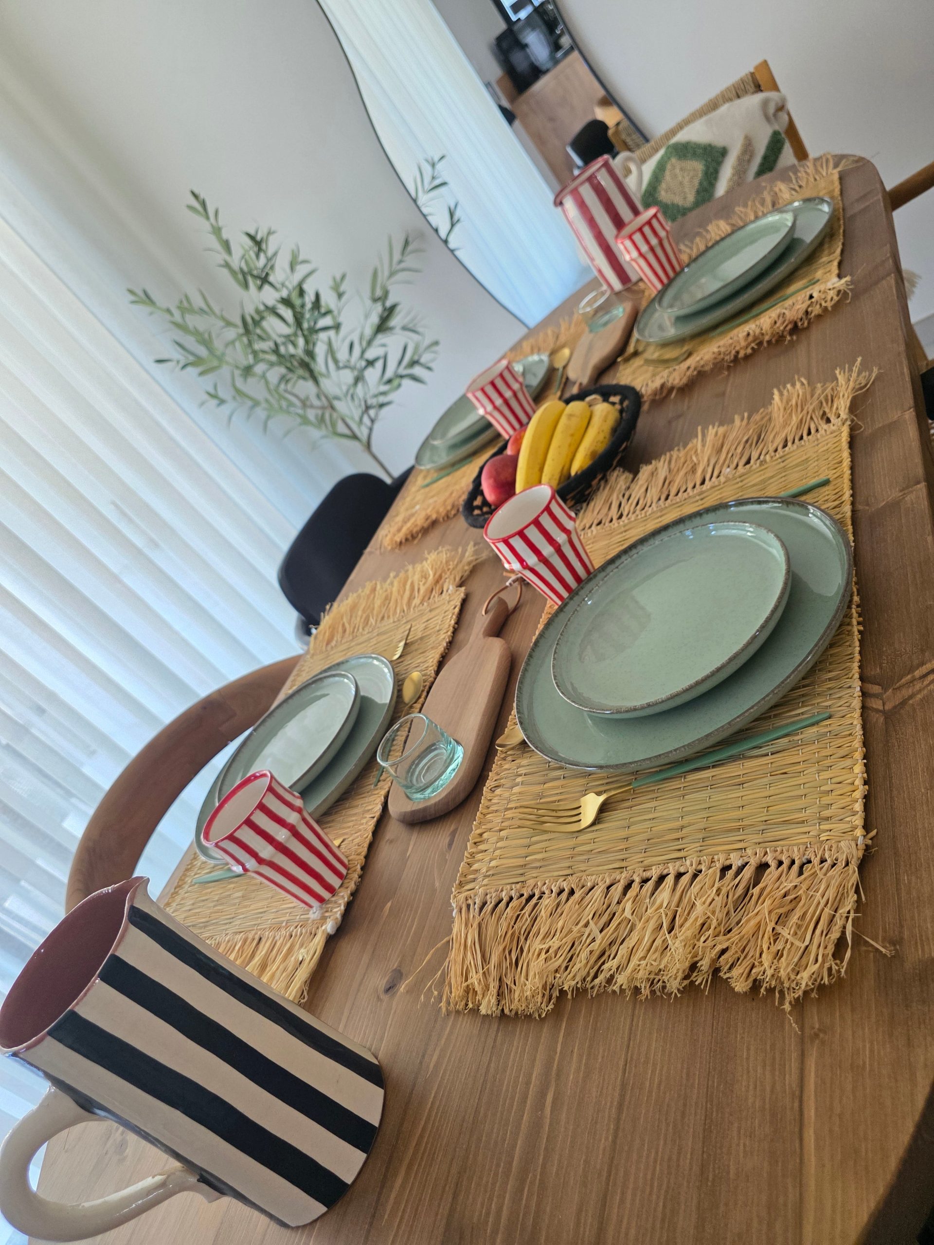 Corbeille tressée - feuille de palmier (noir & naturel) – Image 3