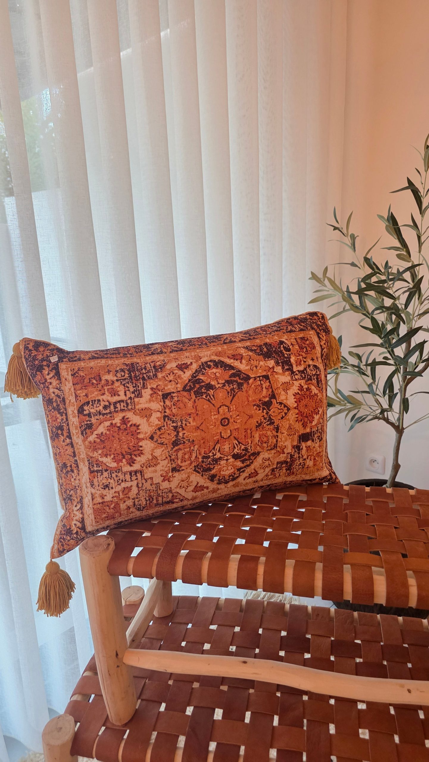 Banc artisanal - bois & cuir tressé (2 tailles) – Image 3