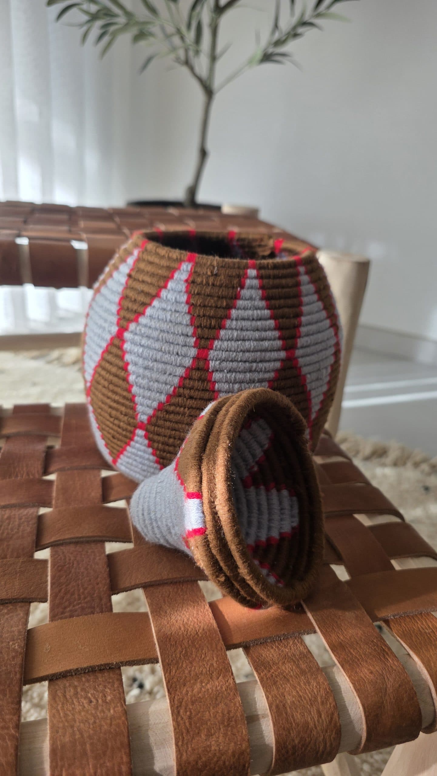 Corbeille berbère - fibre naturelle tressée (Motifs géométriques) – Image 3