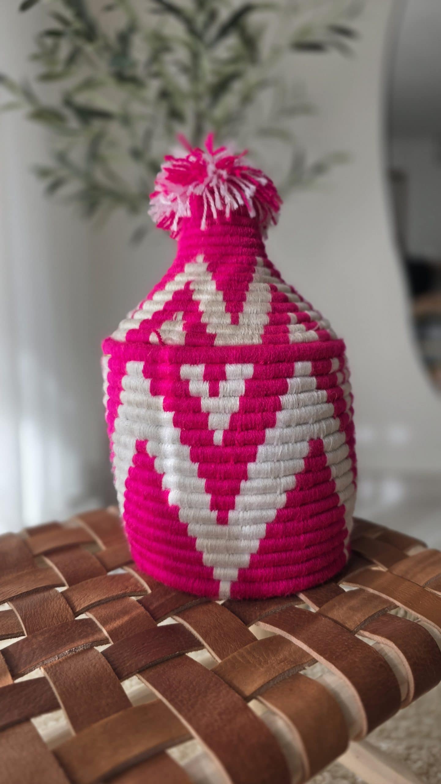 Corbeille berbère - en fibre naturelle tressée (Rose) – Image 2